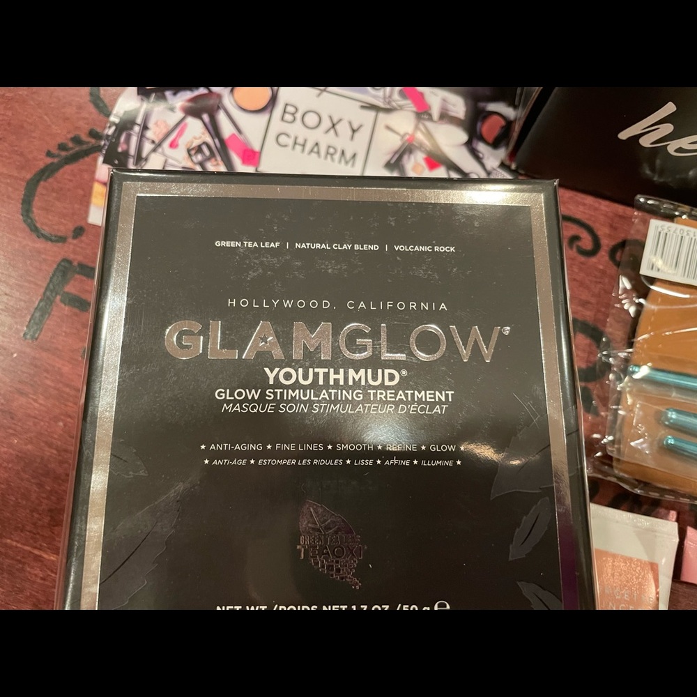 Boxycharm with Glamglow, Alaina Badro, lipstick primer and brow gel